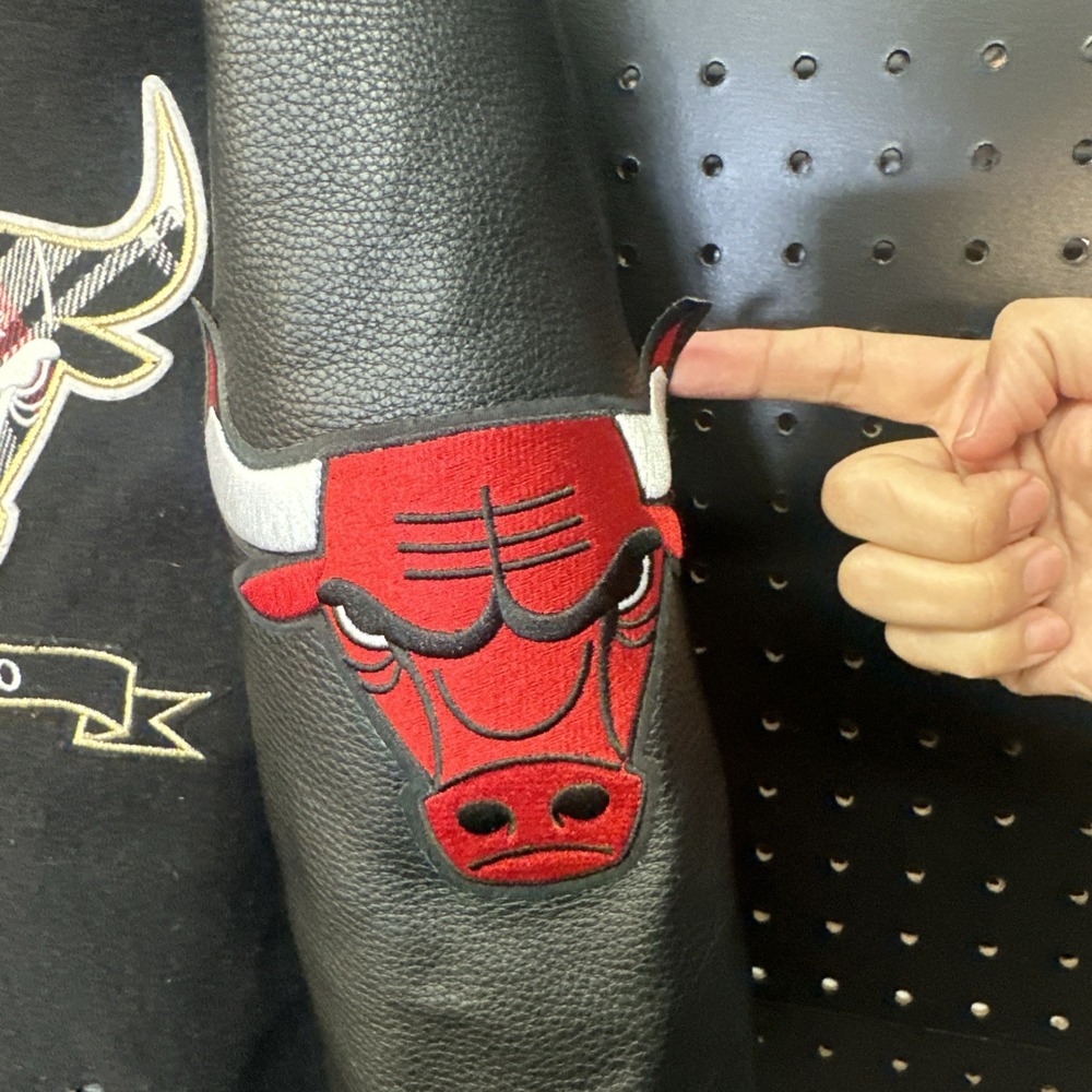 Pro Standard Chicago Bulls Varsity Jacket Medium Black Classic Championship‎ - Picture 3 of 14